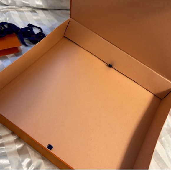 Louis Vuitton, 2022 - Picture 7 of 9